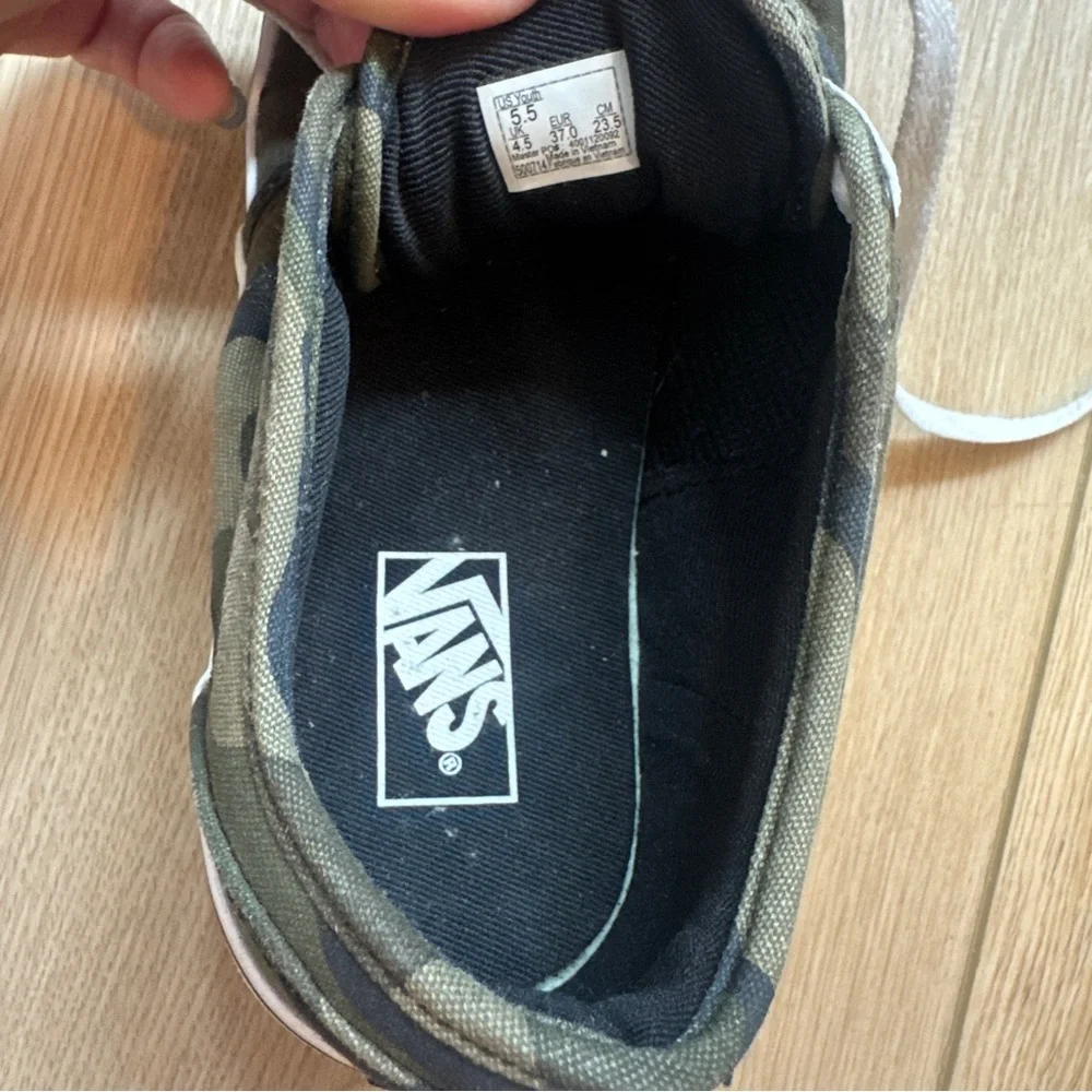 Vans Youth Green Camouflage Sneakers Size 5.5